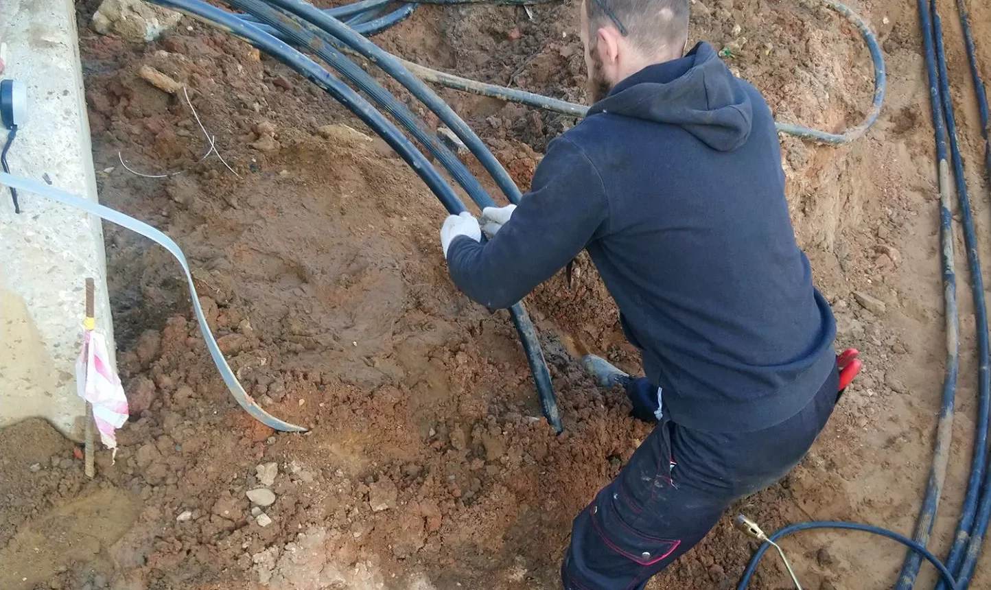 Прокладка кабеля в земле в Смоленске
