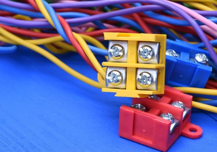 Можно ли электрический кабель большего сечения соединить с меньшим?